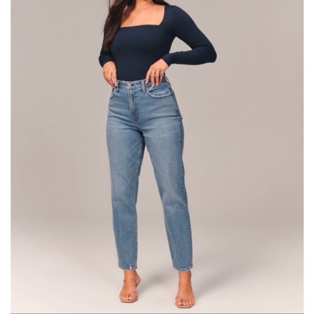 Abercrombie & Fitch Women's Curve Love High Rise The Mom Jean Size sz 4